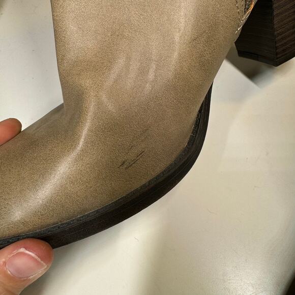 Sugar Ellie Taupe Block Heel Ankle Boots Women’s 9.5M Faux Leather Buckle Zip - Picture 10 of 13